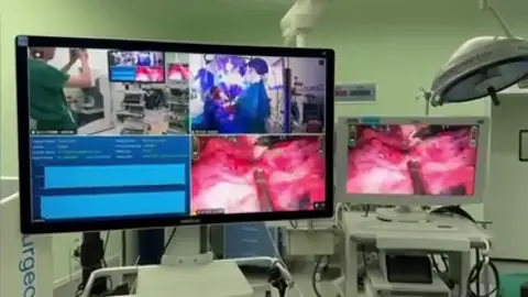 Así ha sido la cirugía histórica a distancia de Diego González Rivas Así ha sido la cirugía histórica a distancia de Diego González Rivas