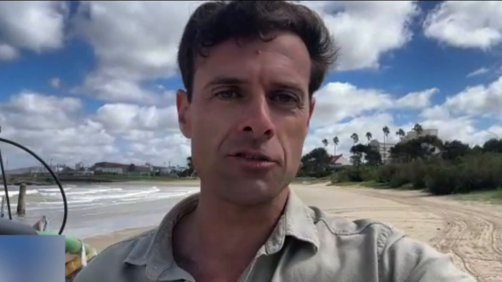 Escondido entre arbustos: mostramos dónde se ocultó el fotógrafo para sacar a Leonor en la playa