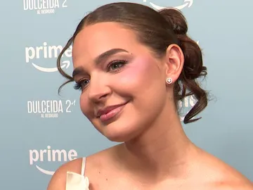 Laura Escanes atendiendo a la prensa Laura Escanes atendiendo a la prensa