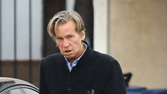 Val Kilmer paseando por Los Angeles en 2017