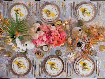 Mesa decorada para la primavera Mesa decorada para la primavera