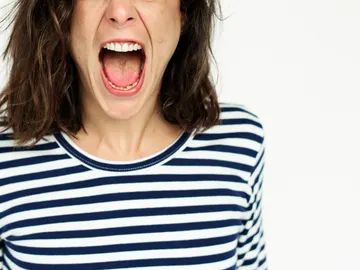 Mujer gritando Mujer gritando