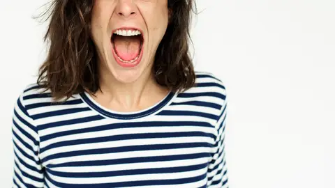 Mujer gritando Mujer gritando