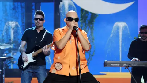 Desternillante e inigualable: Esperansa Grasia enloquece con 'Te quiero comer la boca' de La mosca Tsé-Tsé Desternillante e inigualable: Esperansa Grasia enloquece con 'Te quiero comer la boca' de La mosca Tsé-Tsé