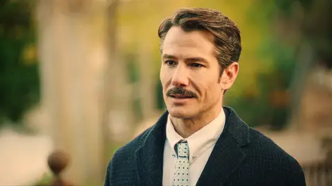 Pelayo no puede reprimir más lo que siente por Darío y acaba aceptando… ¡pasar una noche con él!