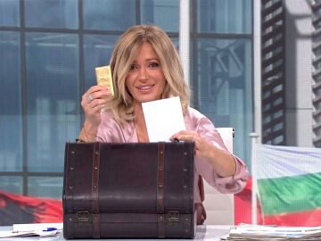 Susanna Griso con un lingote de oro 