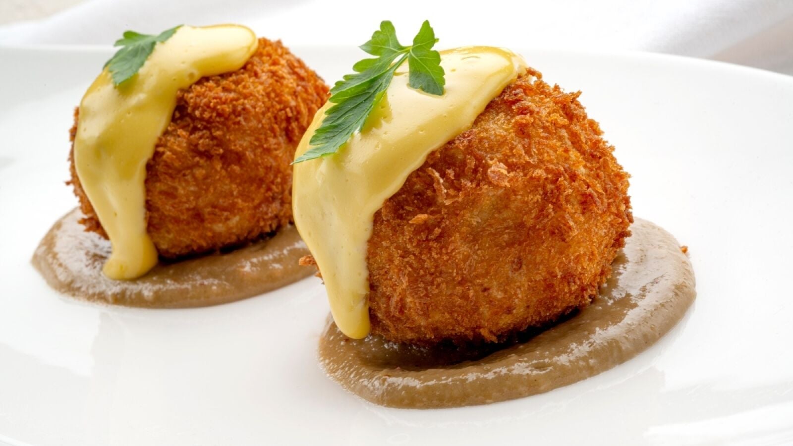 Receta sencilla de bomba de carne con salsa picante, de Joseba Arguiñano