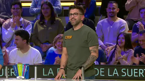 “Menos mal que he dicho la `C´ porque la hubiera cagado en el país”: Alex se arriesga y consigue hacerse con el Gran premio “Menos mal que he dicho la `C´ porque la hubiera cagado en el país”: Alex se arriesga y consigue hacerse con el Gran premio