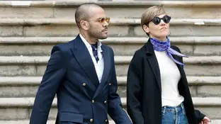 Dani Alves abandona la sede del TSJC, junto a su abogada Inés Guardiola Dani Alves abandona la sede del TSJC, junto a su abogada Inés Guardiola