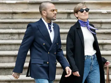 Dani Alves abandona la sede del TSJC, junto a su abogada Inés Guardiola Dani Alves abandona la sede del TSJC, junto a su abogada Inés Guardiola