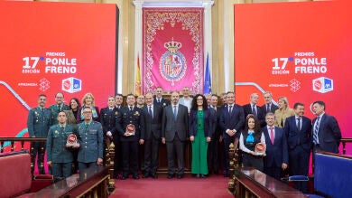 Ponle Freno premia a la Guardia Civil de Tráfico de Valencia por salvar vidas en la DANA