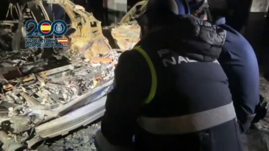 Las primeras im&aacute;genes del interior del garaje donde murieron dos bomberos en Alcorc&oacute;n