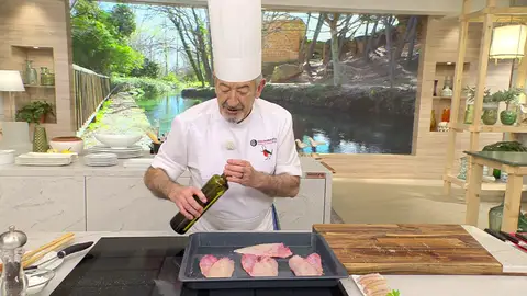 Salpimienta los lomos de pescado Salpimienta los lomos de pescado