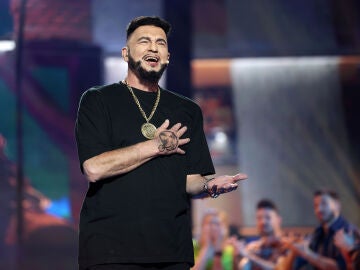 &iexcl;De Tu cara me suena a la Feria de Abril! Bert&iacute;n Osborne se mete en la piel de Omar Montes para hacernos bailar con 'La sevillana' 