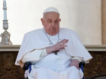 El papa Francisco durante la misa dedicada a los enfermos en la Plaza de San Pedro El papa Francisco durante la misa dedicada a los enfermos en la Plaza de San Pedro