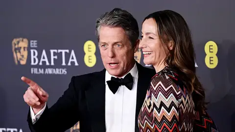 Hugh Grant y su mujer Anna Elisabet Eberstein Hugh Grant y su mujer Anna Elisabet Eberstein