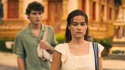 Lochlan y Piper en The White Lotus Lochlan y Piper en The White Lotus