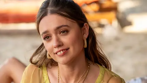 Aimee Lou Wood como Chelsea en el episodio 8 de The White Lotus 3 Aimee Lou Wood como Chelsea en el episodio 8 de The White Lotus 3