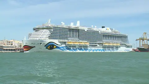 Megacrucero en Cádiz Megacrucero en Cádiz