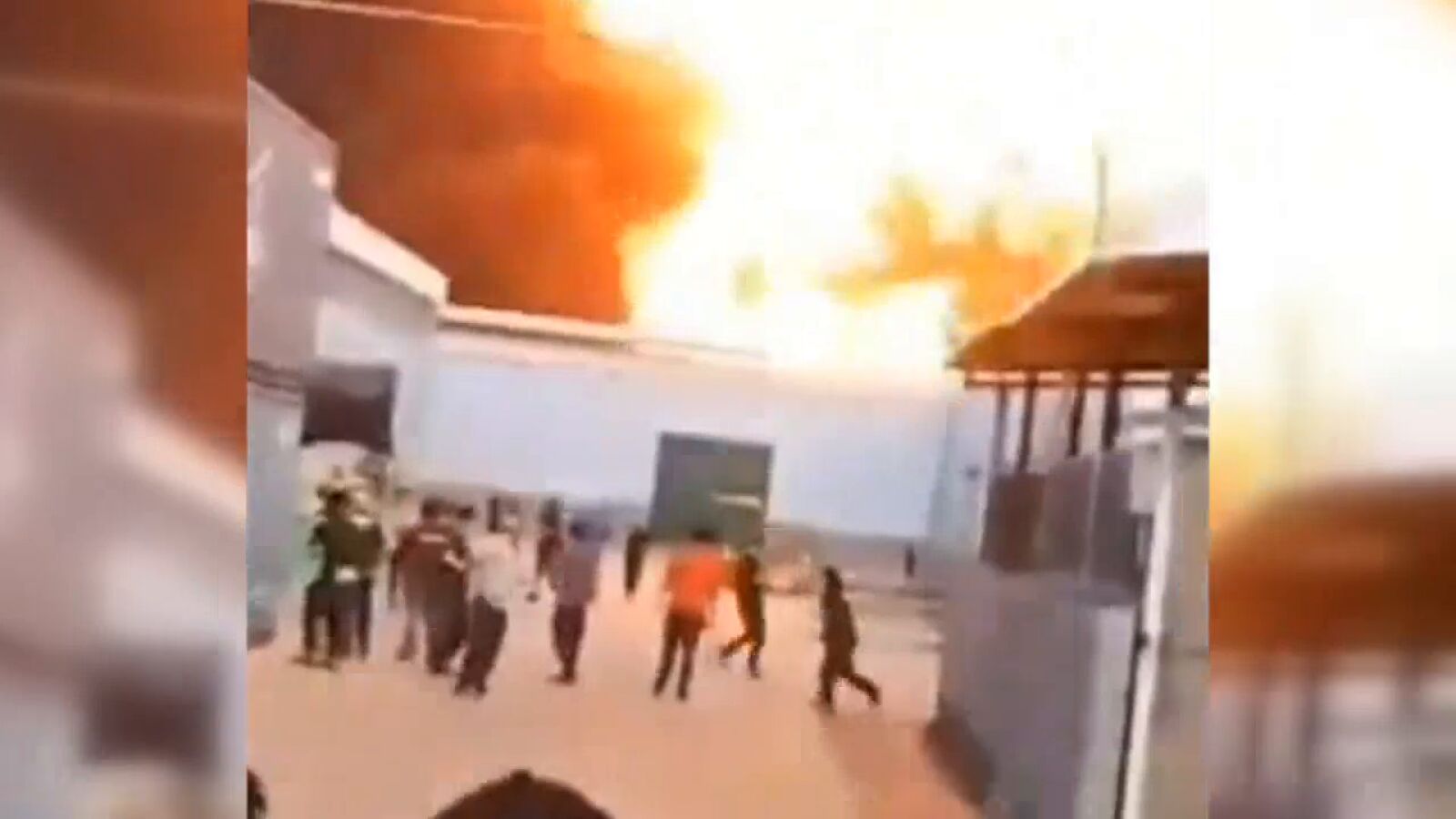 Momentos de pánico y angustia en el incendio de una nave industrial de Chile 