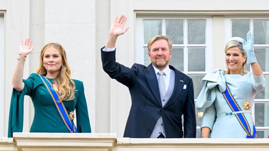 Amalia de Holanda con sus padres, los reyes Guillermo Alejandro y M&aacute;xima