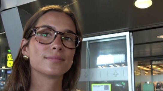 Mar&iacute;a Pombo, en el aeropuerto de Madrid