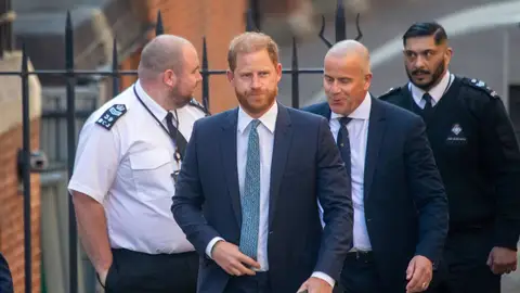 El príncipe Enrique vuelve a los tribunales británicos para impugnar la rebaja de su protección en Reino Unido El príncipe Enrique vuelve a los tribunales británicos para impugnar la rebaja de su protección en Reino Unido