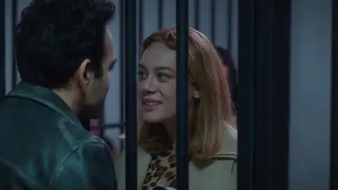 Evren aparece en el calabozo y le declara su amor a Bahar: “Yo te sigo allá donde vayas” Evren aparece en el calabozo y le declara su amor a Bahar: “Yo te sigo allá donde vayas”