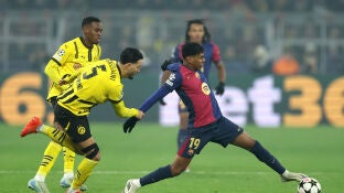 Lamine Yamal, en acci&oacute;n ante el Borussia Dortmund