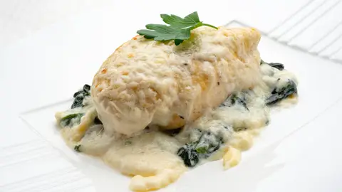 Pechuga de pollo a la florentina con queso Pechuga de pollo a la florentina con queso