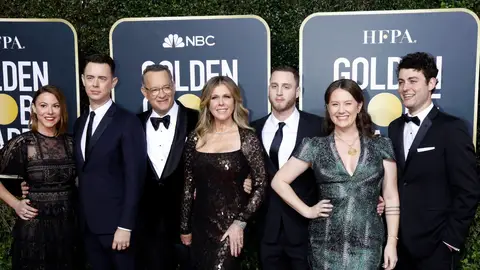 Tom Hanks junto a su mujer Rita Wilson y sus 4 hijos Tom Hanks junto a su mujer Rita Wilson y sus 4 hijos