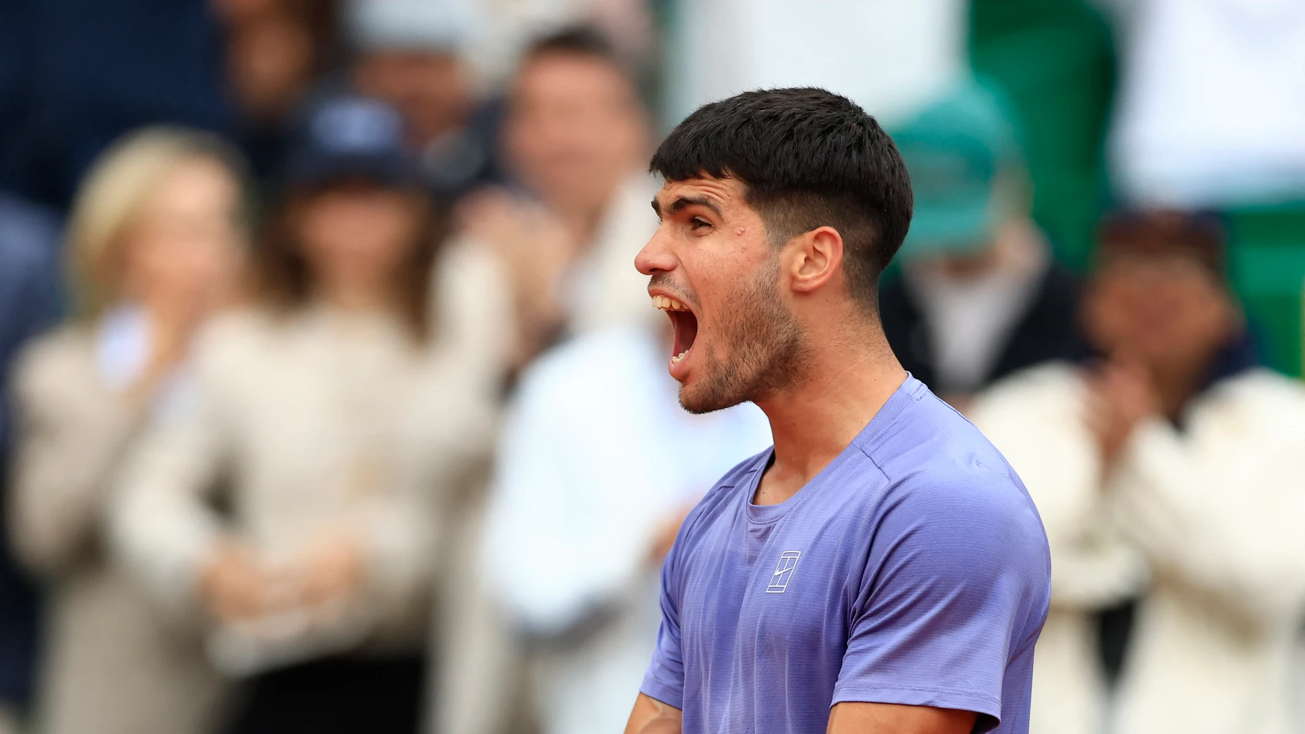 Carlos Alcaraz celebra su triunfo ante Francisco Cerúndolo en Montecarlo Carlos Alcaraz celebra su triunfo ante Francisco Cerúndolo en Montecarlo
