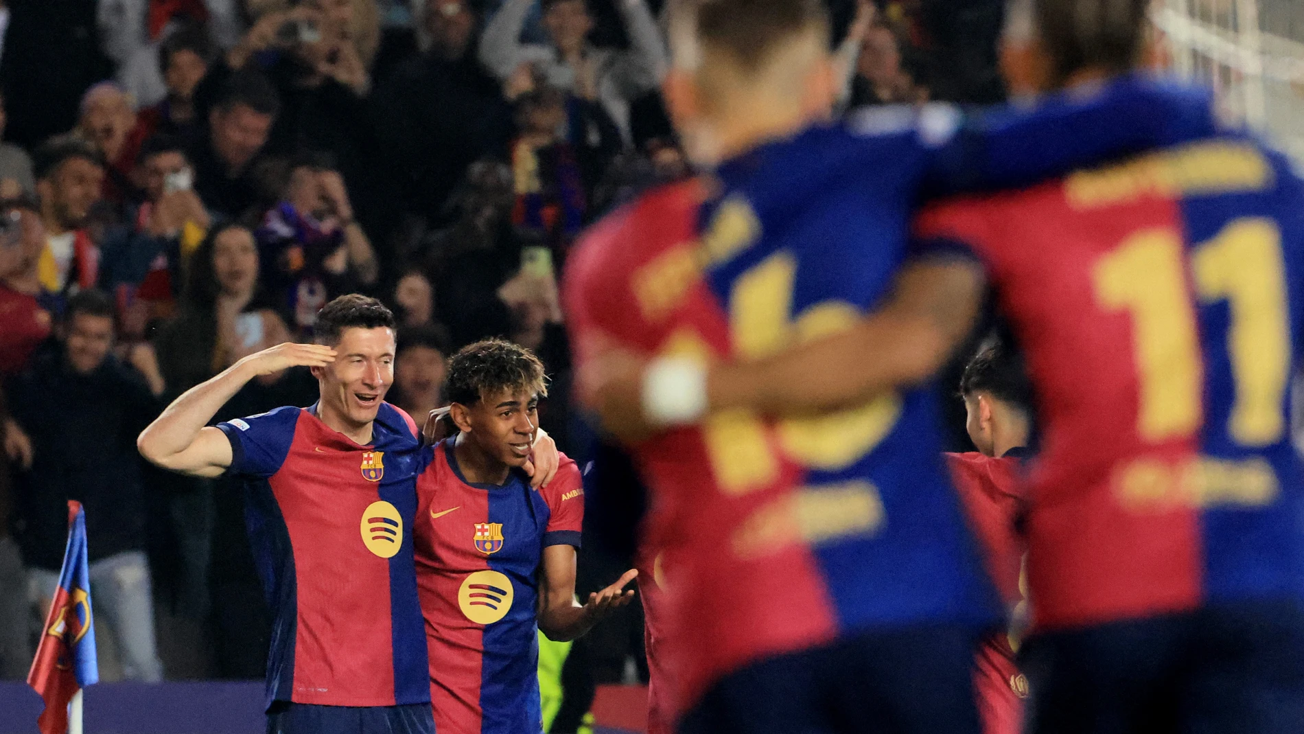 Lewandowski y Lamine Yamal celebran un gol ante el Borussia Dortmund Lewandowski y Lamine Yamal celebran un gol ante el Borussia Dortmund