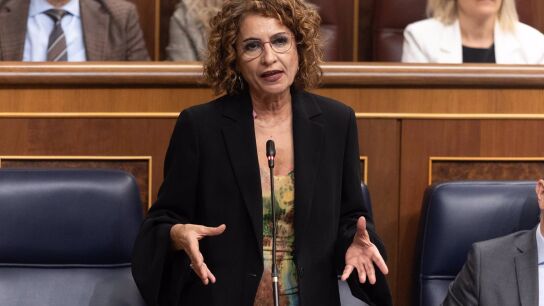 Montero traslada un mensaje de "tranquilidad" ante la rebaja de previsiones del Banco de Espa&ntilde;a