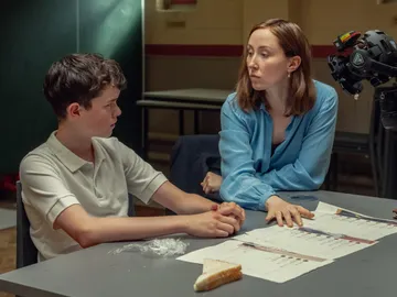 Owen Cooper como Jamie Miller y Erin Doherty como Briony Ariston en el episodio 3 de Adolescencia Owen Cooper como Jamie Miller y Erin Doherty como Briony Ariston en el episodio 3 de Adolescencia