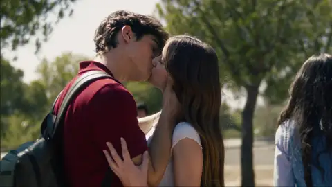 La llegada de los alumnnos de Foq: La Nueva Generación el primer día de clase La llegada de los alumnnos de Foq: La Nueva Generación el primer día de clase