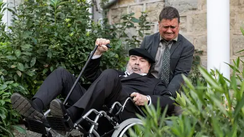 Antonio Resines y Secun de la Rosa en Un funeral de locos Antonio Resines y Secun de la Rosa en Un funeral de locos