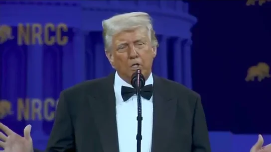 Donald Trump, el líder de la guerra comercial: "Me están besando el culo" Donald Trump, el líder de la guerra comercial: "Me están besando el culo"