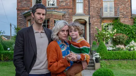 Escena de The Stolen Girl Escena de The Stolen Girl