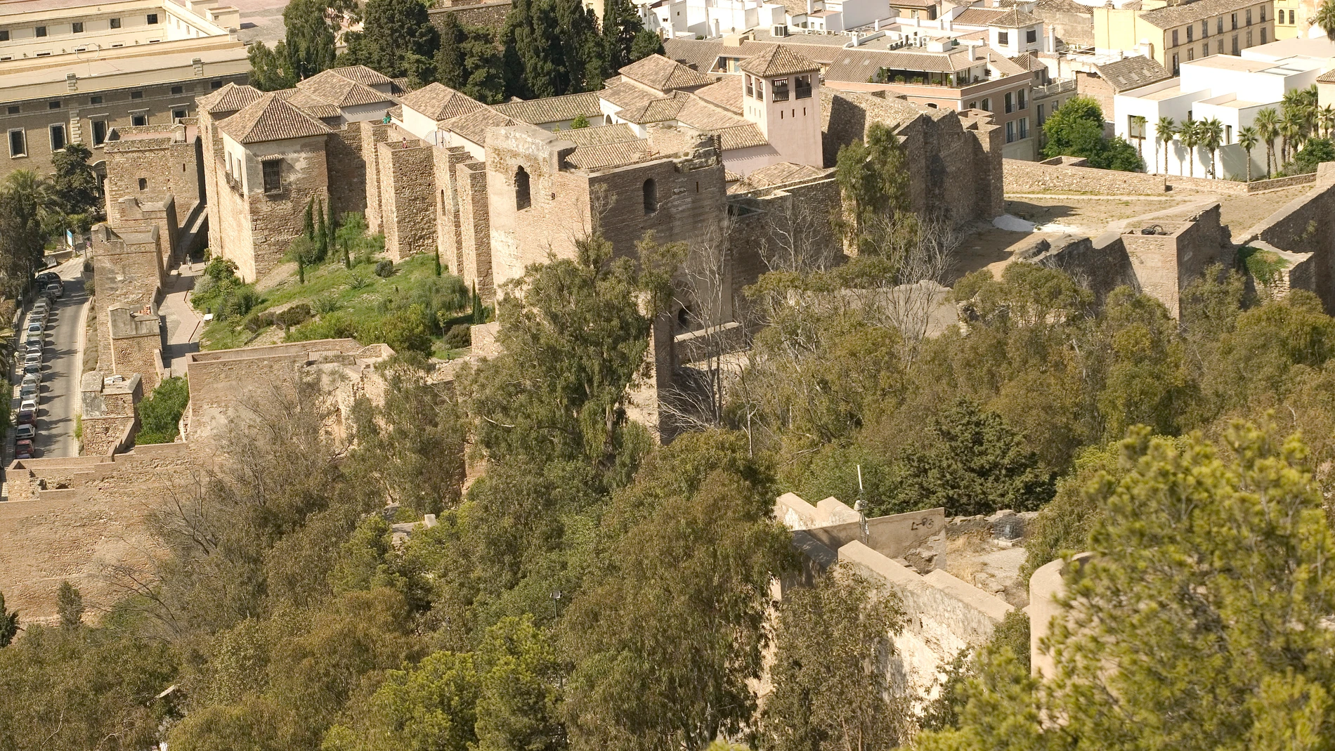 Vistas de la alcazaba desde el castillo de Gibralfaro Vistas de la alcazaba desde el castillo de Gibralfaro