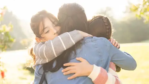 ¡Final feliz! Ángela consigue meter en la cárcel a Gonzalo y recuperar a sus hijas ¡Final feliz! Ángela consigue meter en la cárcel a Gonzalo y recuperar a sus hijas