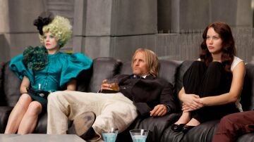 Effie, Haymitch y Katniss en Los Juegos del Hambre