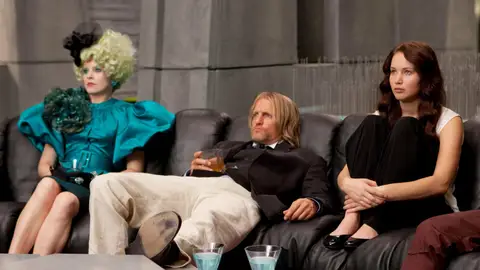 Effie, Haymitch y Katniss en Los Juegos del Hambre Effie, Haymitch y Katniss en Los Juegos del Hambre
