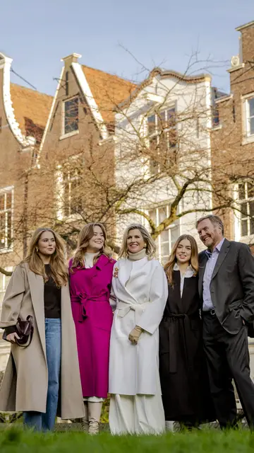 Ariane de Holanda con sus hermanas y sus padres Ariane de Holanda con sus hermanas y sus padres