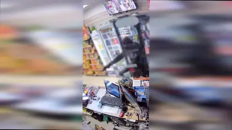 El ladrón con la pistola en la mano El ladrón con la pistola en la mano