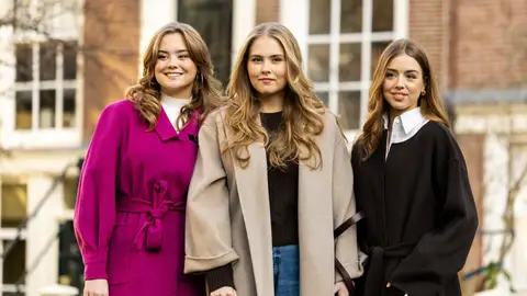 Ariane de Holanda con sus hermanas, Amalia y Alexia Ariane de Holanda con sus hermanas, Amalia y Alexia