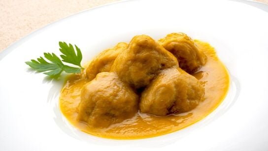 Alb&oacute;ndigas de ternera y jam&oacute;n en salsa, de Karlos Argui&ntilde;ano