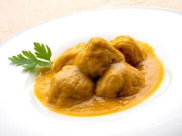 Alb&oacute;ndigas de ternera y jam&oacute;n en salsa, de Karlos Argui&ntilde;ano