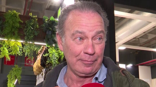 Bert&iacute;n Osborne atendiendo a la prensa