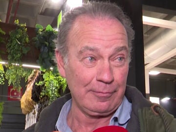 Bert&iacute;n Osborne atendiendo a la prensa